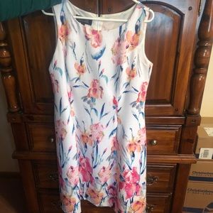Floral sleeveless shift dress